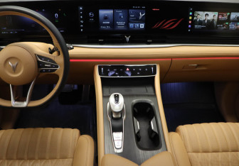 Подержанный автомобиль Voyah Dream 2023 года (23 фото)