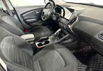 Подержанный автомобиль Hyundai ix35 2014 года (11 фото)