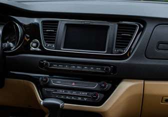 Подержанный автомобиль Kia Carnival 2019 года (10 фото)
