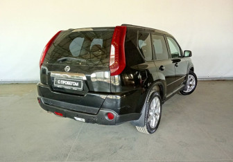 Подержанный автомобиль Nissan X-Trail 2011 года (6 фото)