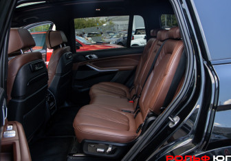 Подержанный автомобиль BMW X7 2019 года (8 фото)