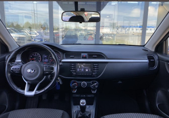 Подержанный автомобиль Kia Rio Sedan 2018 года (11 фото)