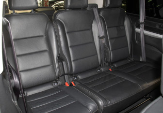 Подержанный автомобиль Peugeot Traveller 2020 года (25 фото)