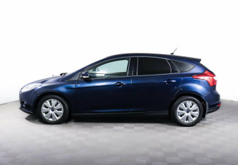Подержанный автомобиль Ford Focus Hatchback 2013 года (3 фото)