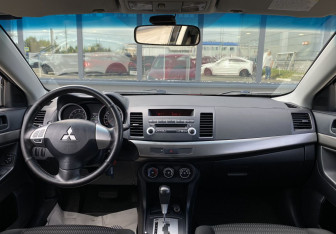 Подержанный автомобиль Mitsubishi Lancer Sedan 2012 года (11 фото)