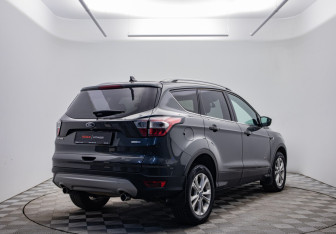 Подержанный автомобиль Ford Kuga 2018 года (5 фото)