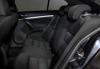 Подержанный автомобиль Skoda Octavia Liftback 2012 года (11 фото)