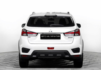 Подержанный автомобиль Mitsubishi ASX 2022 года (4 фото)
