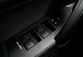 Подержанный автомобиль Toyota Corolla Sedan 2016 года (16 фото)