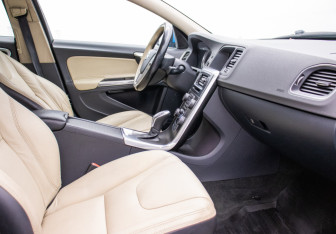 Подержанный автомобиль Volvo S60 2012 года (9 фото)