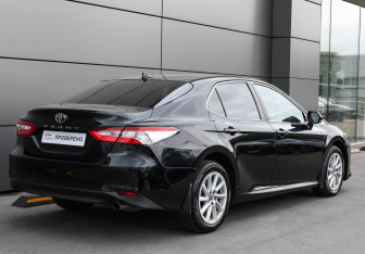 Подержанный автомобиль Toyota Camry Sedan 2021 года (6 фото)