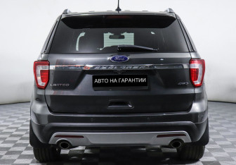 Подержанный автомобиль Ford Explorer 2017 года (4 фото)