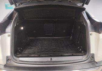 Подержанный автомобиль Peugeot 3008 2019 года (10 фото)