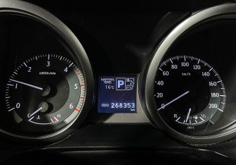 Подержанный автомобиль Toyota Land Cruiser Prado 2015 года (11 фото)