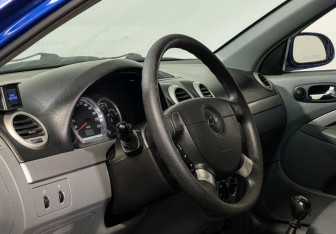 Подержанный автомобиль Chevrolet Lacetti Wagon 2009 года (13 фото)