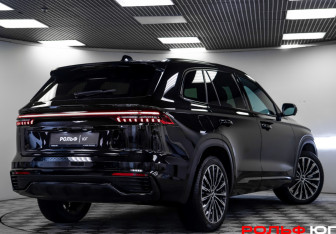 Подержанный автомобиль Geely Monjaro 2025 года (28 фото)