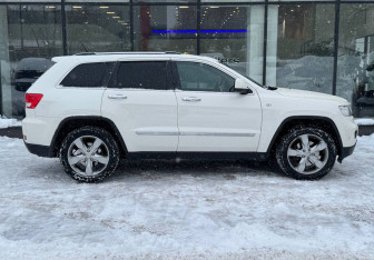 Подержанный автомобиль Jeep Grand Cherokee 2012 года (4 фото)