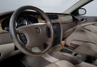 Подержанный автомобиль Jaguar S-Type 2005 года (14 фото)
