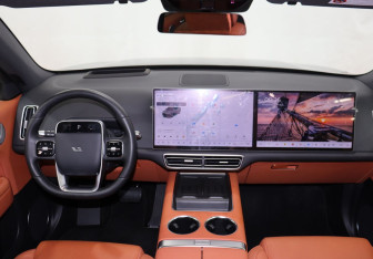 Подержанный автомобиль LiXiang L6 2024 года (14 фото)