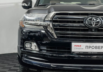 Подержанный автомобиль Toyota Land Cruiser Suv 2017 года (28 фото)