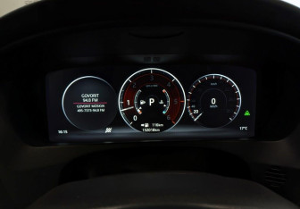 Подержанный автомобиль Jaguar F-Pace 2016 года (12 фото)