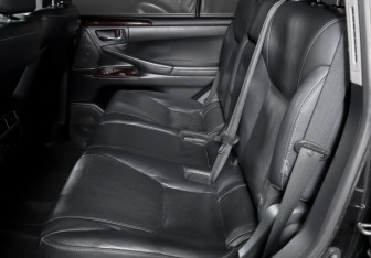 Подержанный автомобиль Lexus LX 2013 года (10 фото)