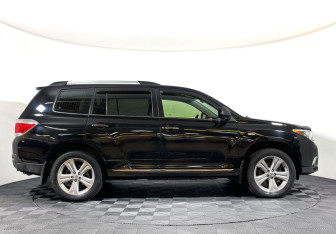 Подержанный автомобиль Toyota Highlander 2013 года (4 фото)