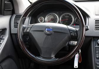 Подержанный автомобиль Volvo XC90 2011 года (17 фото)