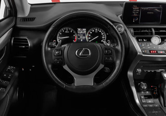 Подержанный автомобиль Lexus NX 2021 года (11 фото)