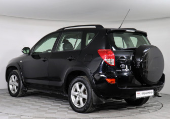 Подержанный автомобиль Toyota RAV4 2008 года (4 фото)
