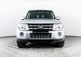 Подержанный автомобиль Mitsubishi Pajero 2012 года (2 фото)