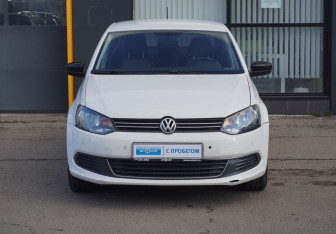 Подержанный автомобиль Volkswagen Polo Sedan 2013 года (2 фото)