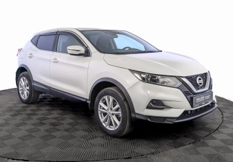 Подержанный автомобиль Nissan Qashqai 2022 года (3 фото)