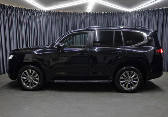 Подержанный автомобиль Toyota Land Cruiser Suv 2023 года (8 фото)