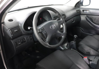 Подержанный автомобиль Toyota Avensis Sedan 2006 года (5 фото)