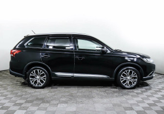 Подержанный автомобиль Mitsubishi Outlander 2015 года (4 фото)