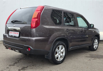 Подержанный автомобиль Nissan X-Trail 2010 года (5 фото)
