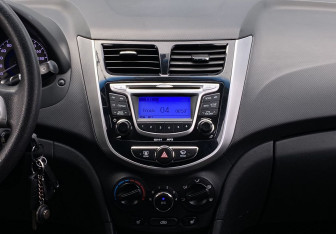 Подержанный автомобиль Hyundai Solaris Sedan 2012 года (11 фото)