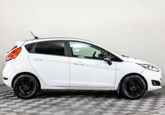 Подержанный автомобиль Ford Fiesta Hatchback 2017 года (4 фото)