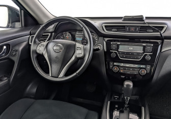 Подержанный автомобиль Nissan X-Trail 2017 года (25 фото)