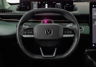 Подержанный автомобиль Changan Lamore 2024 года (11 фото)