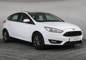 Подержанный автомобиль Ford Focus Hatchback 2017 года (3 фото)