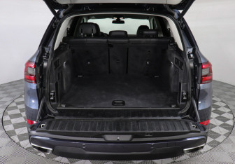 Подержанный автомобиль BMW X5 2019 года (9 фото)