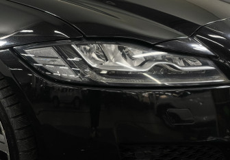 Подержанный автомобиль Jaguar XF Sedan 2018 года (19 фото)