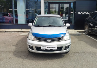 Подержанный автомобиль Nissan Tiida Hatchback 2011 года (2 фото)
