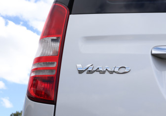 Подержанный автомобиль Mercedes-Benz Viano 2010 года (18 фото)