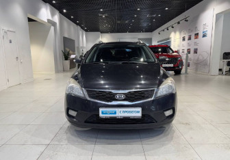 Подержанный автомобиль Kia Ceed Wagon 2010 года (2 фото)