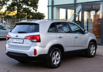 Подержанный автомобиль Kia Sorento 2016 года (4 фото)