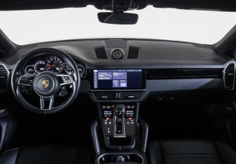 Подержанный автомобиль Porsche Cayenne 2020 года (14 фото)