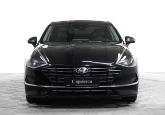 Подержанный автомобиль Hyundai Sonata 2022 года (2 фото)